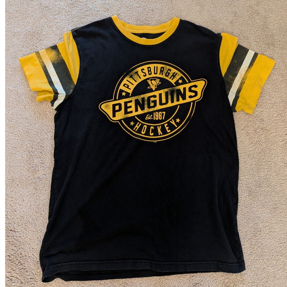 Vintage Pittsburgh Penguins 1967 Graphic T-Shirt Black Gold Distressed Ringer T